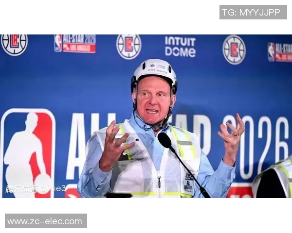 快船对阵爵士鲍尔默赛场表情引发热议球迷反应各异 快船对阵爵士鲍尔默赛场表情引发热议球迷反应各异