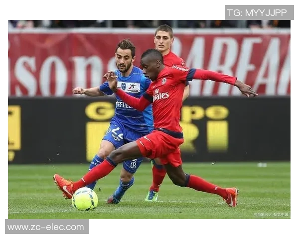 法里昂与沙托鲁的激烈对决揭示足球战术与团队协作的精彩瞬间