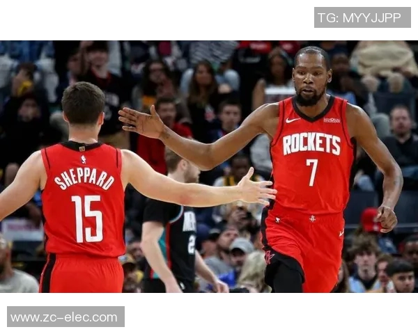 勇士与鹈鹕激战四月二十四日NBA季后赛精彩对决即将上演 勇士与鹈鹕激战四月二十四日NBA季后赛精彩对决即将上演