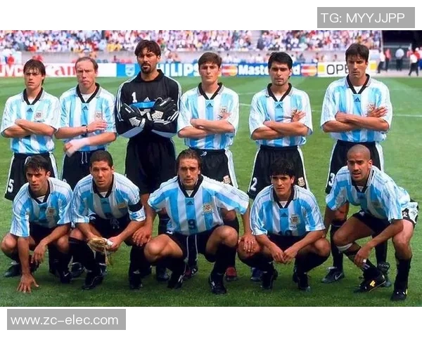 德黑兰独立队与柏斯队激战正酣精彩对决引发球迷热议